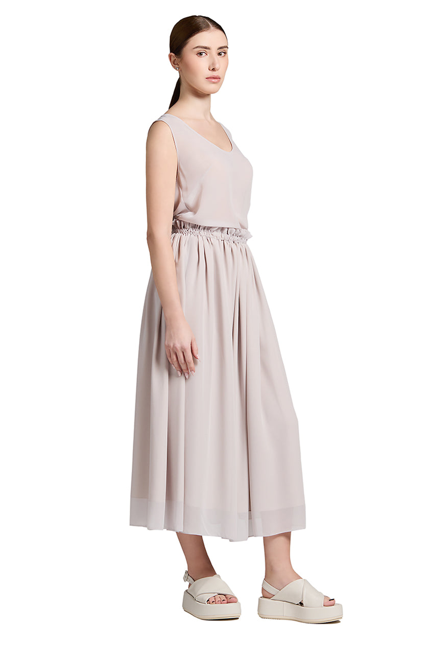 The JUNA midi skirt is made of lightweight, super soft, comfortable, breathable and skin friendly fabric that is light but not flimsy. It is comfy to touch and wear, makes you feeling well.