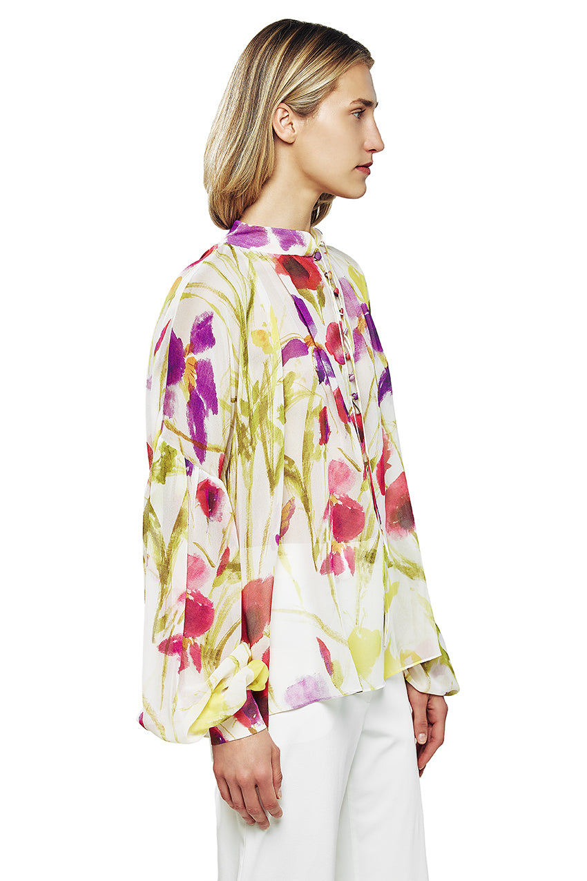 A pretty floral print brightens a lightweight chiffon blouse fashioned with a relaxed fit and balloon sleeves for contemporary style.