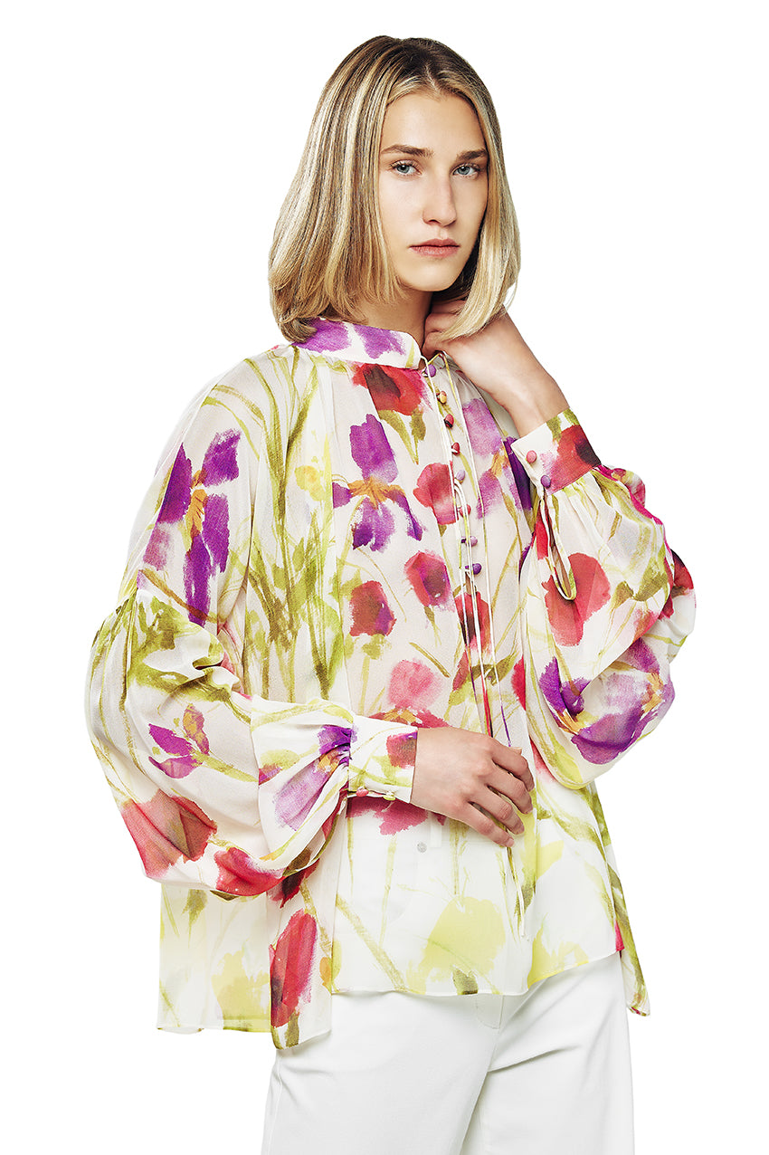 Transition through the seasons in style with the JUNA Blouse! Lightweight chiffon, with a floral print, shapes this top that has a V-neckline and long balloon sleeves with drop shoulders and the cuffs. 