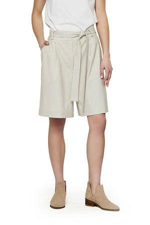  These lightweight, flowy shorts from Juna are an effortless, must-have addition for warmer weather.  They feature a high waist, side pockets, zip and hook fastening and a removable matching belt. 