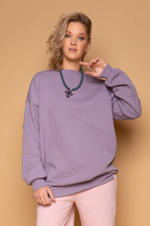 The women's sweatshirt has made its big comeback and appears in many models to perfect all looks and please all women.